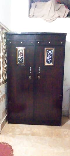 Almari good condition argent sale