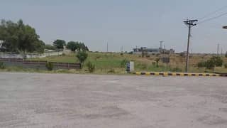 5 Marla plot available For Sale in D block