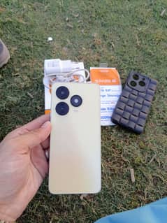 4+4 GB Rim 64 GB Memry. . .