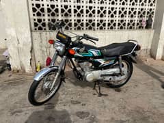 bht piyari gari hai black clr