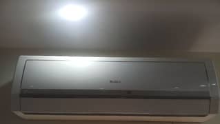 Gree Inverter AC 1.5 Ton (Heat & Cool) – Excellent Condition!