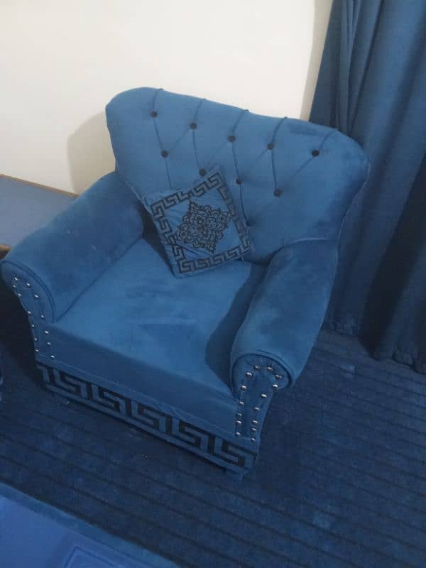 5 seater safa good condition almost new only sofa not table included 1
