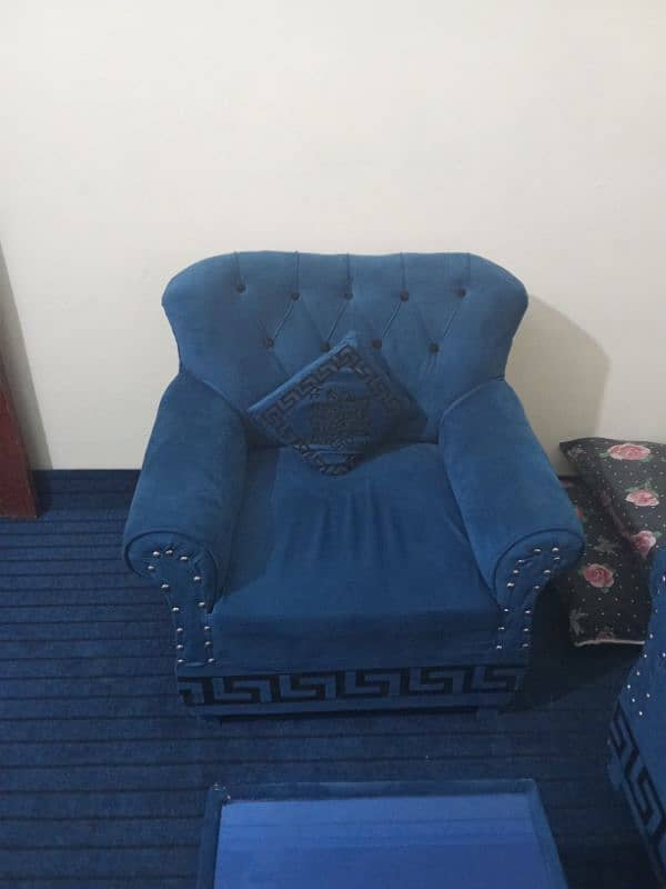 5 seater safa good condition almost new only sofa not table included 2