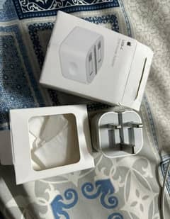 Both Apple 20W 3pin charger / Apple USB C to lightening cable