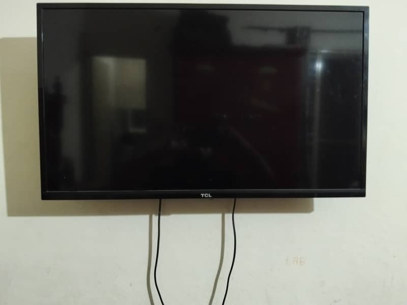 TCL Led 32' in Good Condition 1