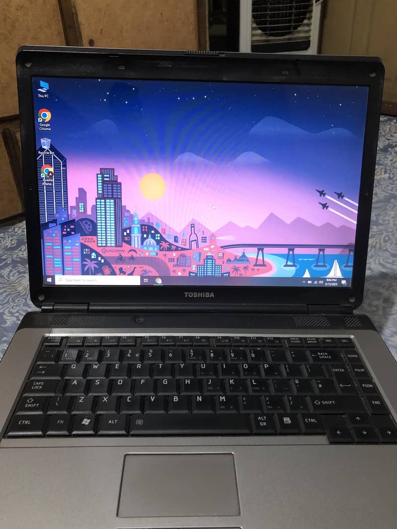 Laptop //0302//737//1095::// 0