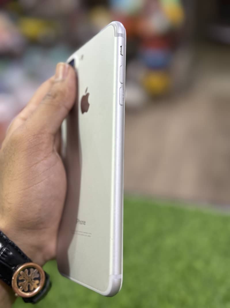 PTA Approved iPhone 7 Plus – 32GB, All Functions Working Perfectly 5