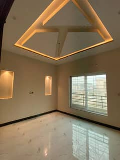 8 Marla Luxury Ground Floor Facing Park For Rent