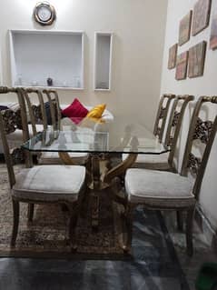 Tila wood dining table in excellent condition