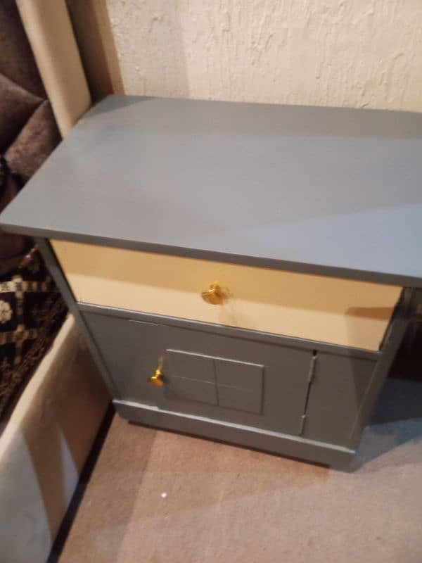 low profile bed set complete with dressing table 1