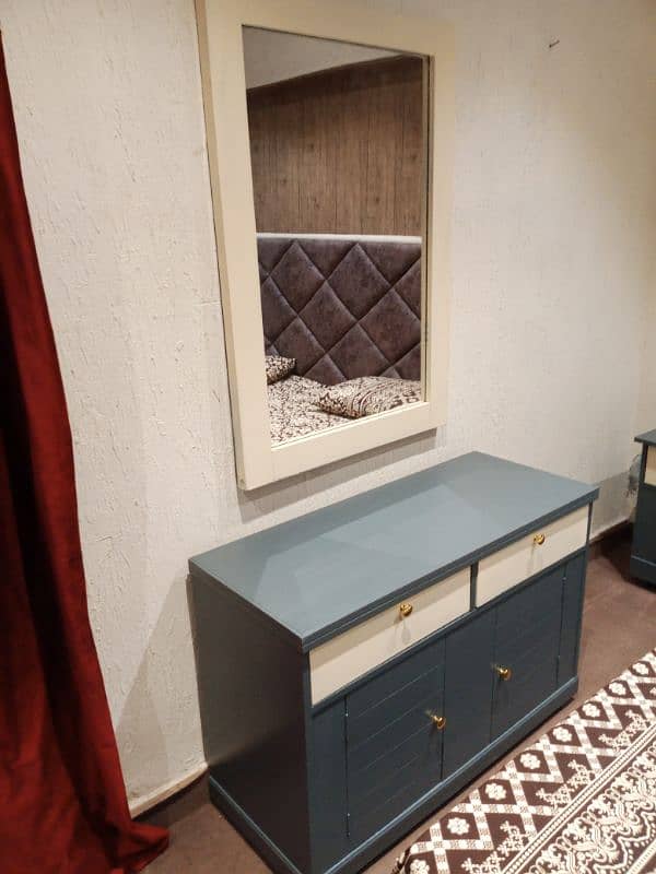 low profile bed set complete with dressing table 3