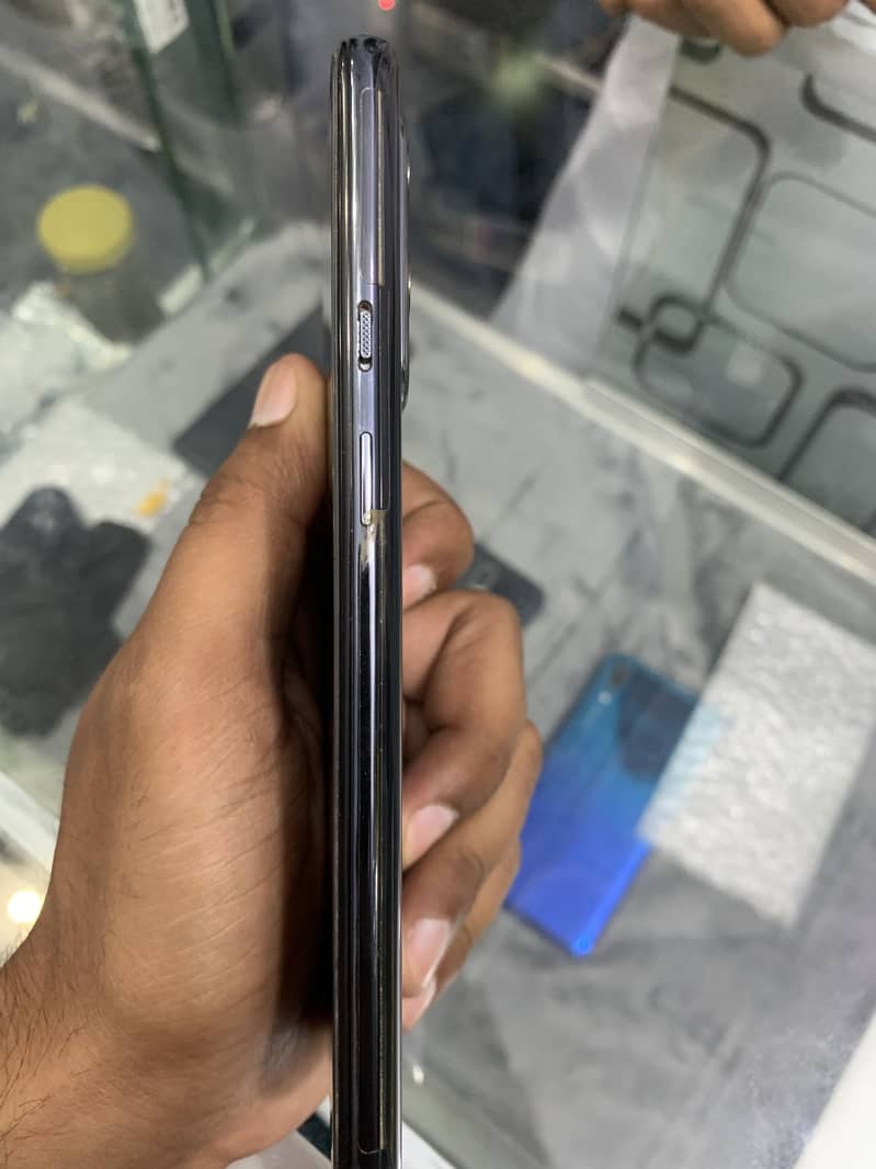 One plus 9 with box (line in display) 2