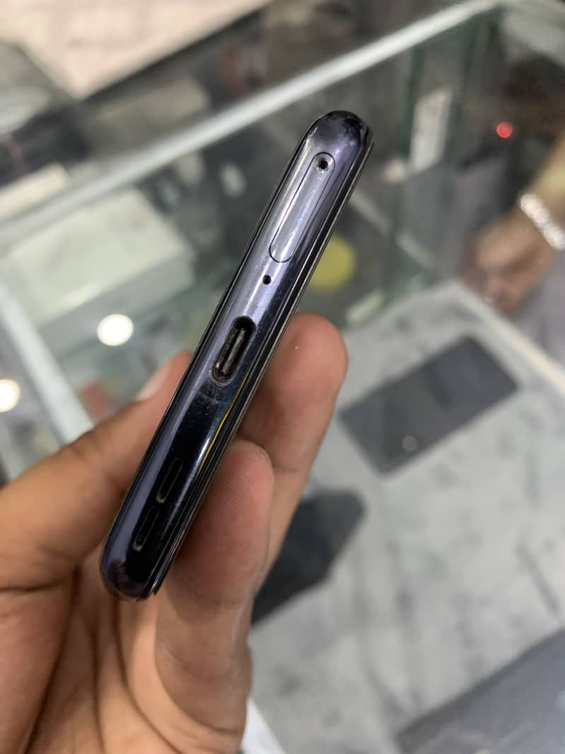 One plus 9 with box (line in display) 3