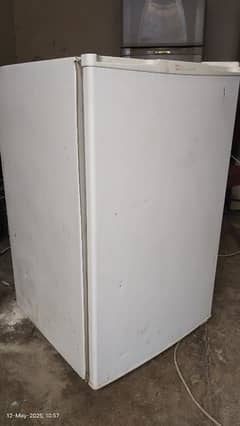 dawlance room size fridge