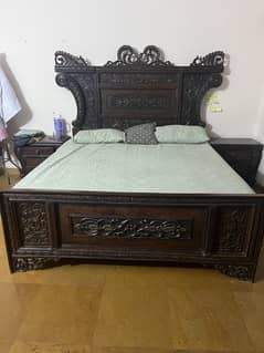 Chinot wooden bed