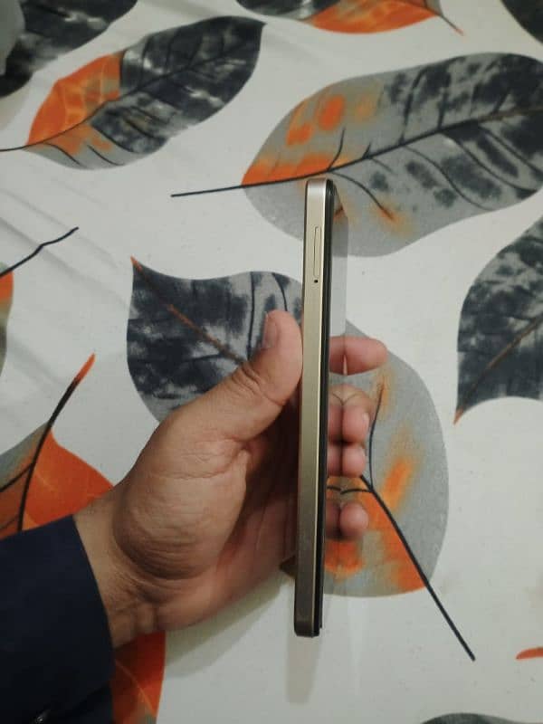 Infinix Smart 8 Plus 4/64 Good Condition koi Fault nahi hai Set box 4