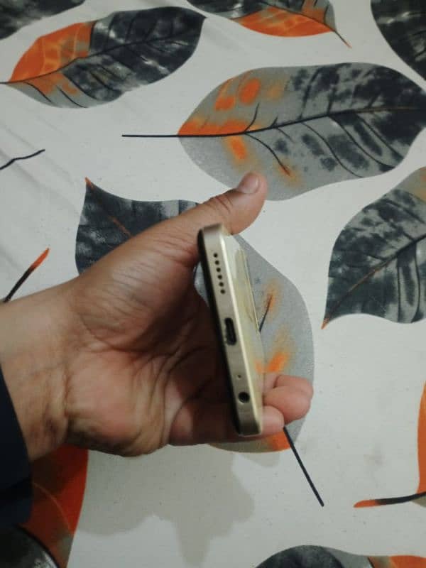 Infinix Smart 8 Plus 4/64 Good Condition koi Fault nahi hai Set box 5