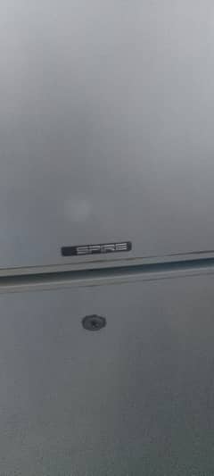 pel refrigerator condition porani hai ghr ma use horha hai