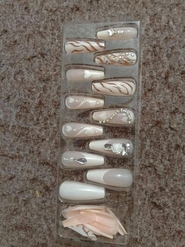 Smooth and even courage stick on artificial nails 24 3