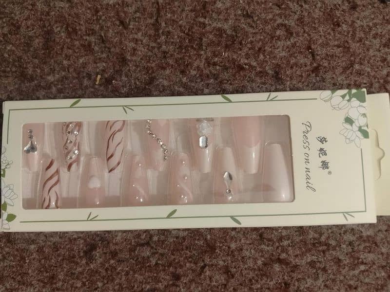 Smooth and even courage stick on artificial nails 24 4
