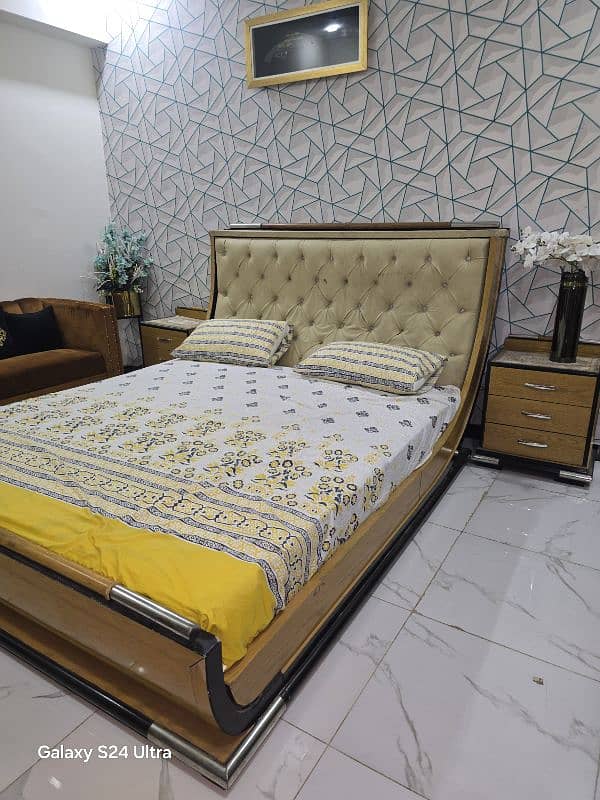 Dressing table with king size bed with side tables 1