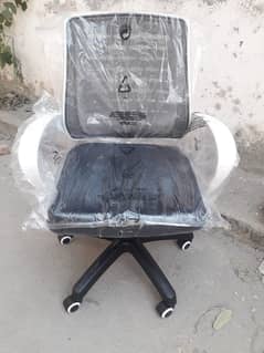 Low Back Mesh Office Chair/Work Station Chair/White Chair/Desk Chair