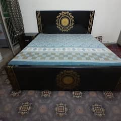 bed sides tables and mirror set without matress