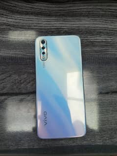 One hand use Vivo S1 Mobile phone all okay