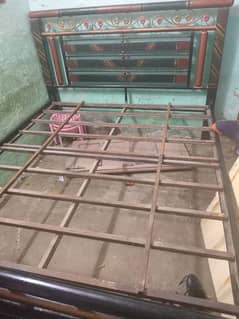. bilkul Sahi bed hai kahi sya khrb nahi hai mattress BH new hai