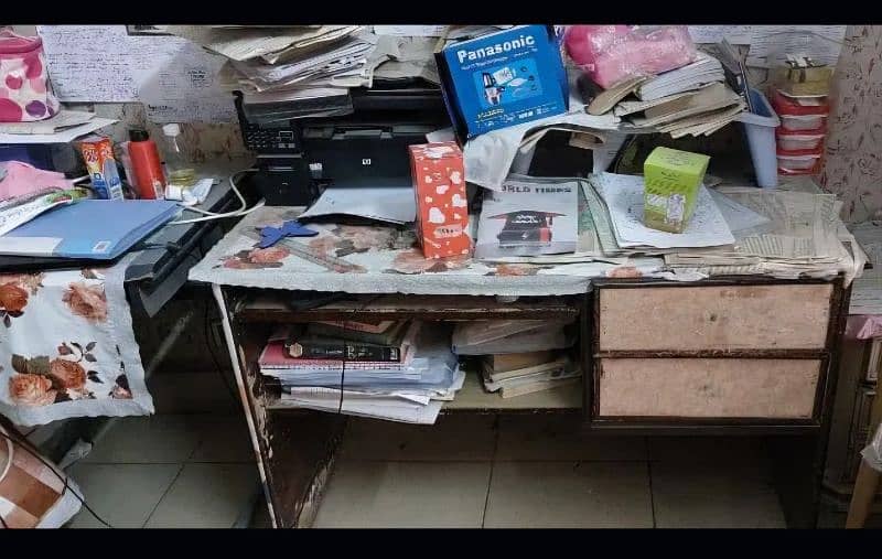 quality spacious study table 0