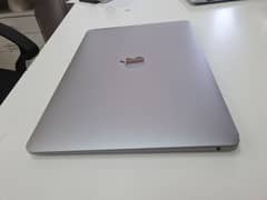 MacBook Air 2022 (M1 8/256)