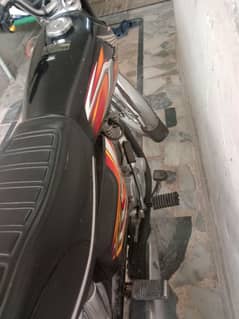 Honda 125 22 model Good bike 10/9 condition Urgent sell 03410712046