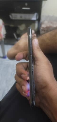 one plus 6t back toti hai our front camera main dast hai