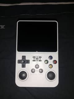 R36S Retro handheld game console.