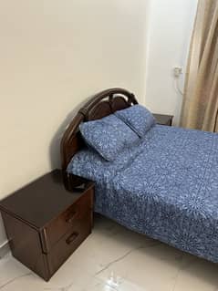 Bed set with side tables (queen size)