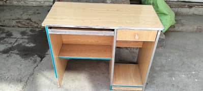 camputer table