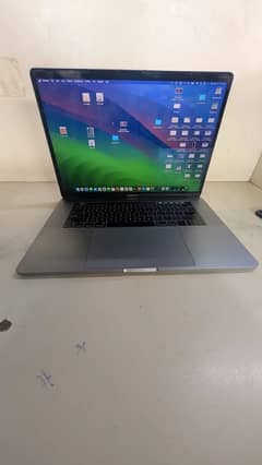 Apple MacBook pro 2018 15 inch i7