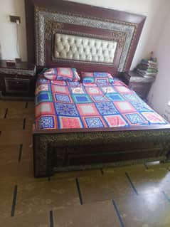 Kingsizebed / Bed + Mattress / 2 side tables / dressing table /
