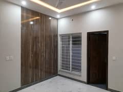Prime Location 5 Marla House For sale In Central Park - Block A1