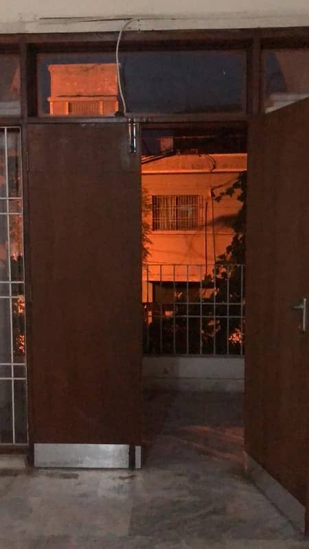 Upper Portion For rent In The Perfect Location Of Gulshan-e-Iqbal - Block 3 4