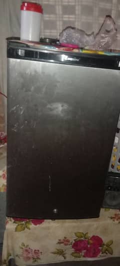 Smal fridge 4 sale