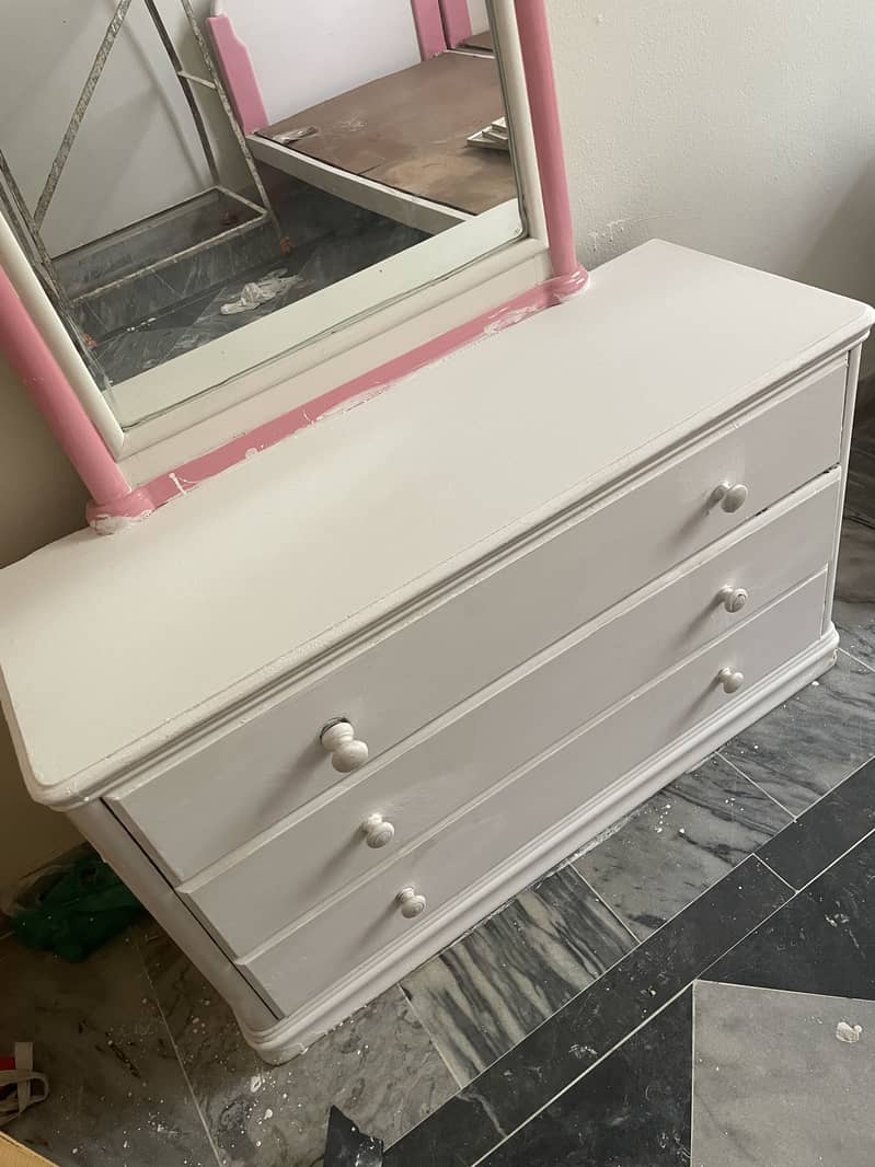 2 single beds with side table and dressing table 0