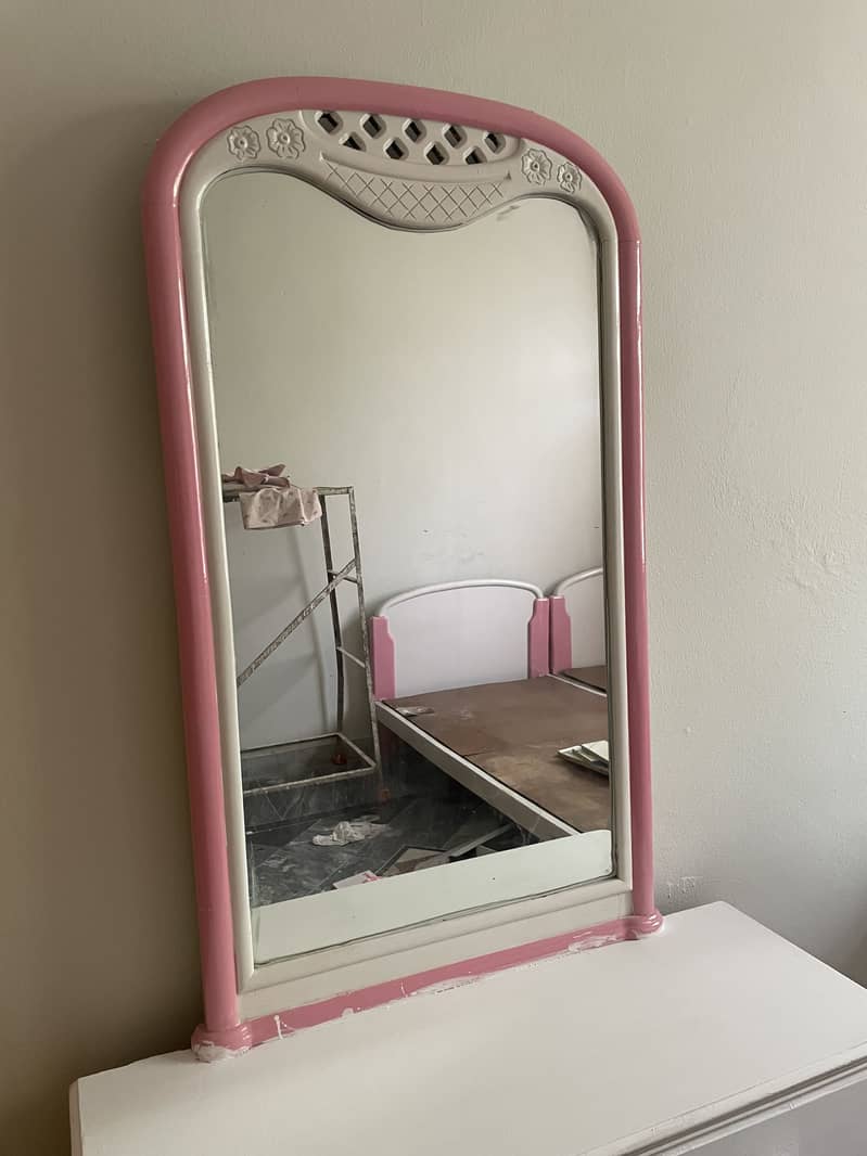2 single beds with side table and dressing table 1