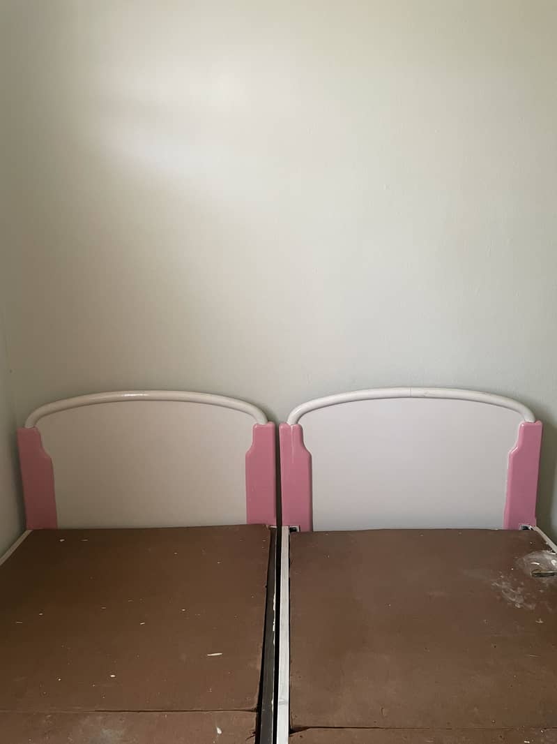 2 single beds with side table and dressing table 2
