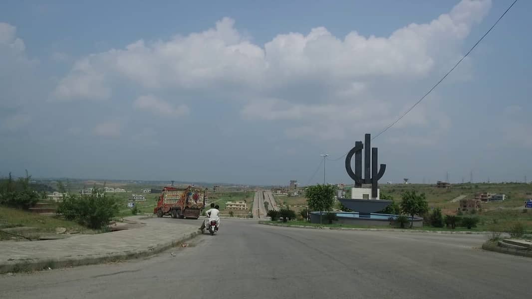 WoW OFFER!!! BUDGETED PLOT, ON TOP HEIGHT With COMMANDING VIEWS 2