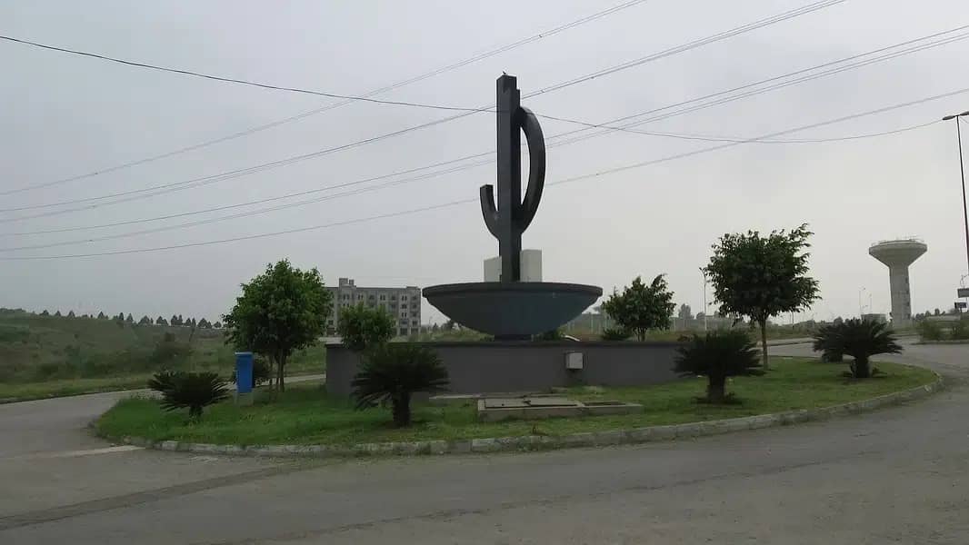 WoW OFFER!!! BUDGETED PLOT, ON TOP HEIGHT With COMMANDING VIEWS 3