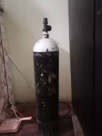 oxygen cylinder