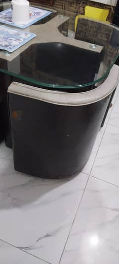 Dinning Table For slae Urgent in very low price