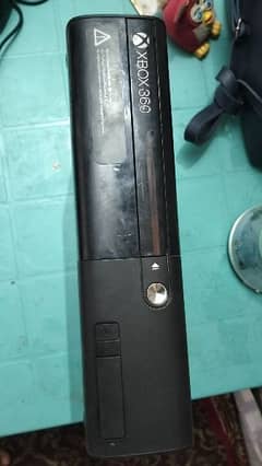Xbox 360 with 25+ games installed 550 Gbs