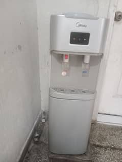 Midea dispenser with Refrigerator
